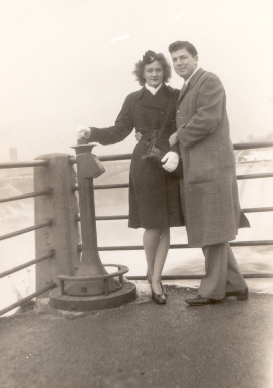 december1945jeanettecookandjohnkinnen.jpg