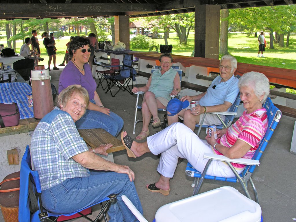 familypicnicatcomoparklancasternyjuly1620063.jpg