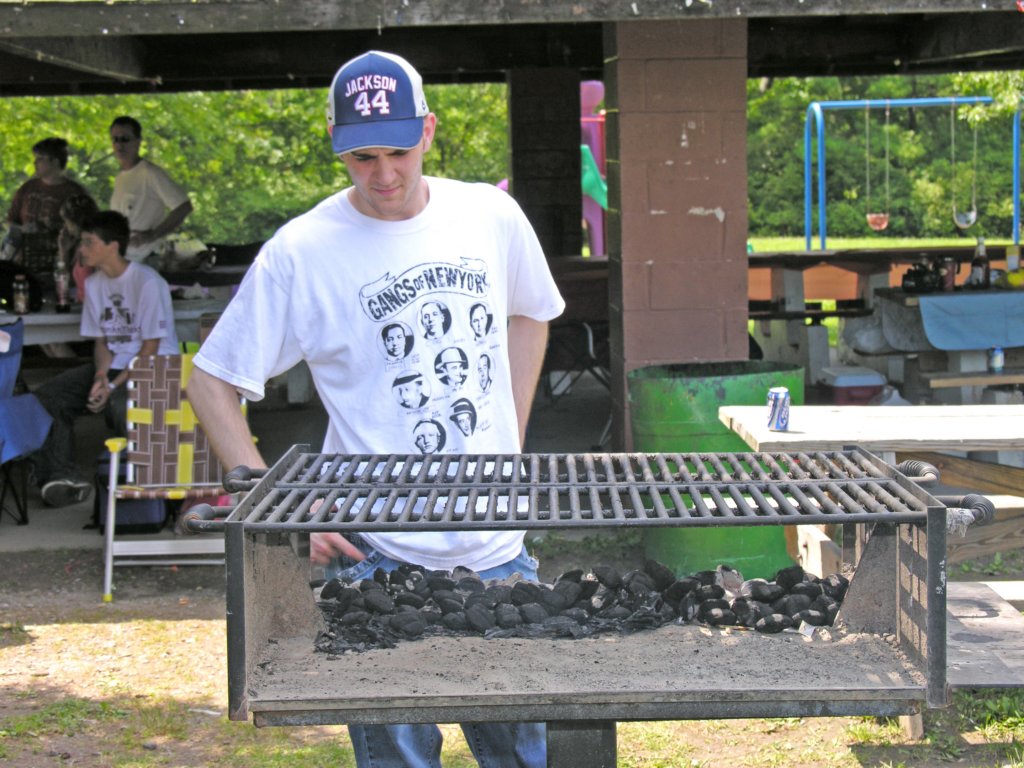 familypicnicatcomoparklancasternyjuly1620066.jpg