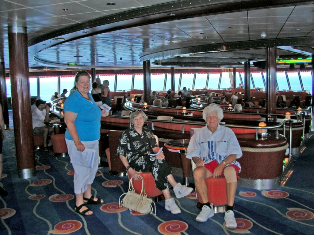 day8atseajanejeanettejohnspinnakerloungenclnorwegianjewel.jpg